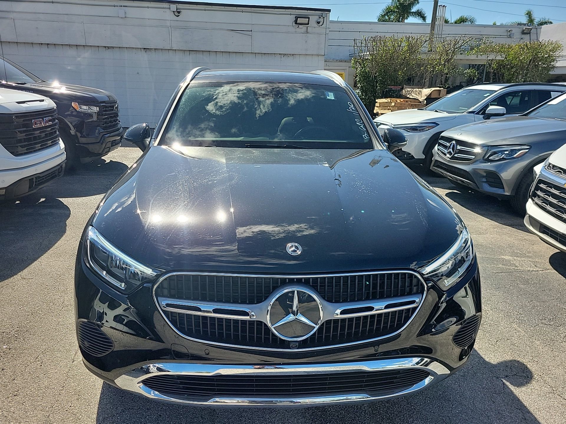 Used 2025 Mercedes-Benz GLC 300 image 4