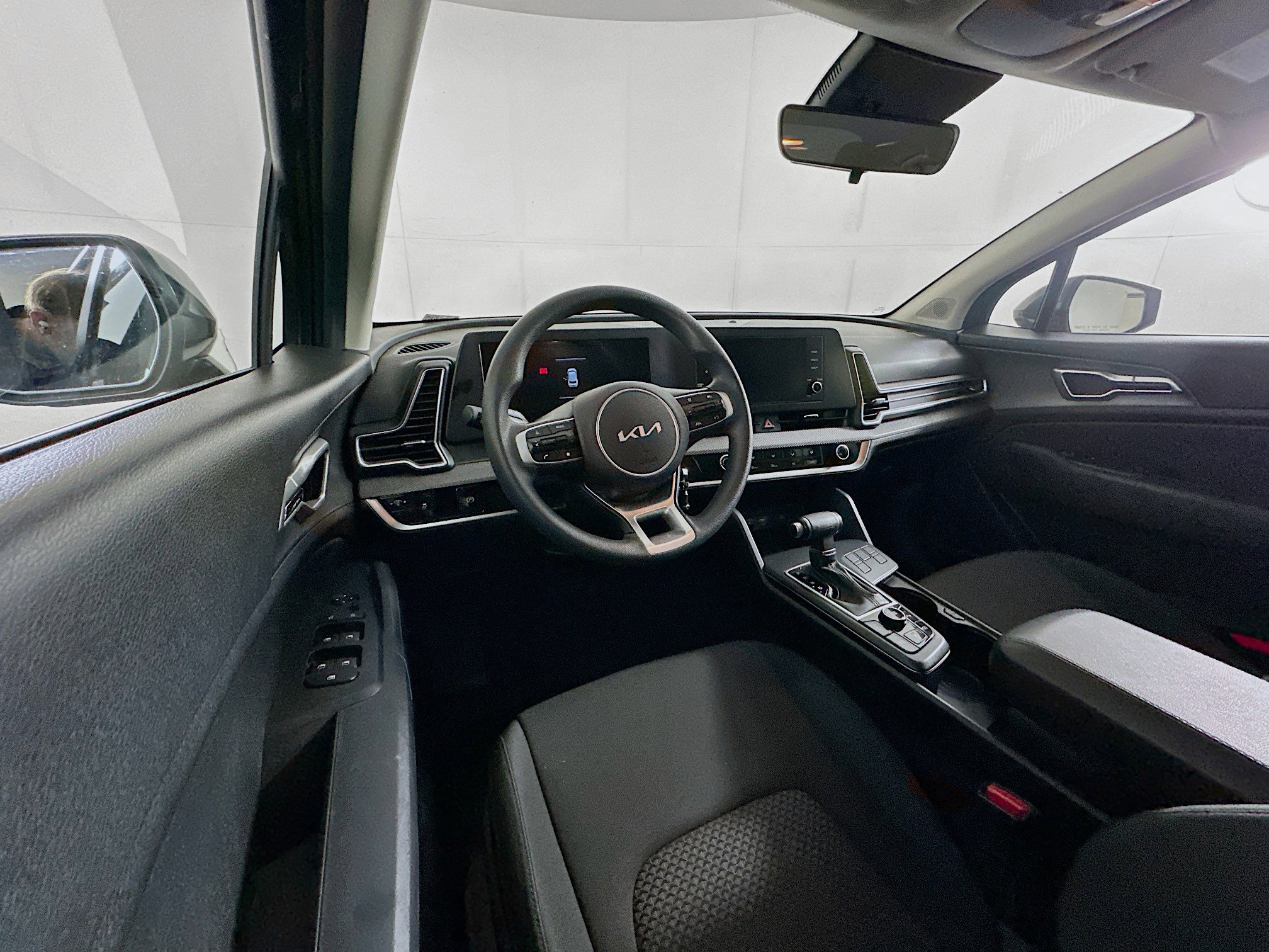 Used 2025 Kia Sportage LX image 18