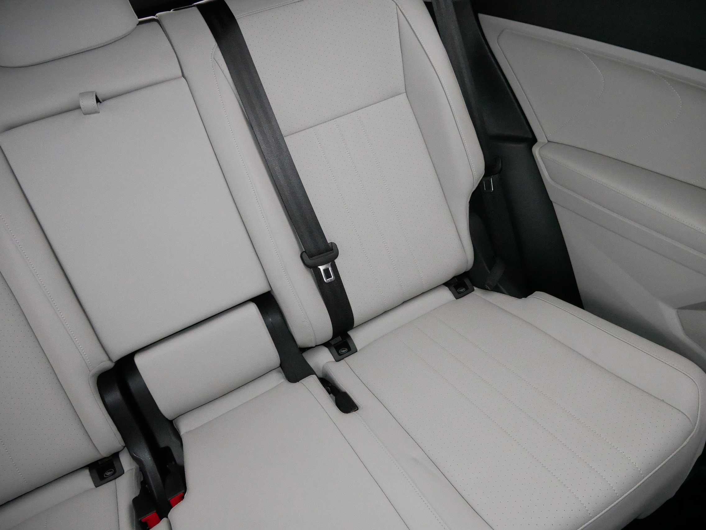 Certified 2022 Volkswagen Tiguan SE image 14