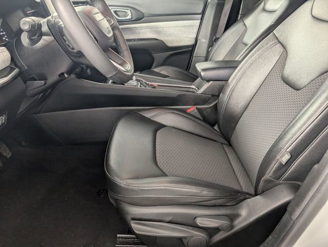 Used 2024 Jeep Compass Latitude image 7
