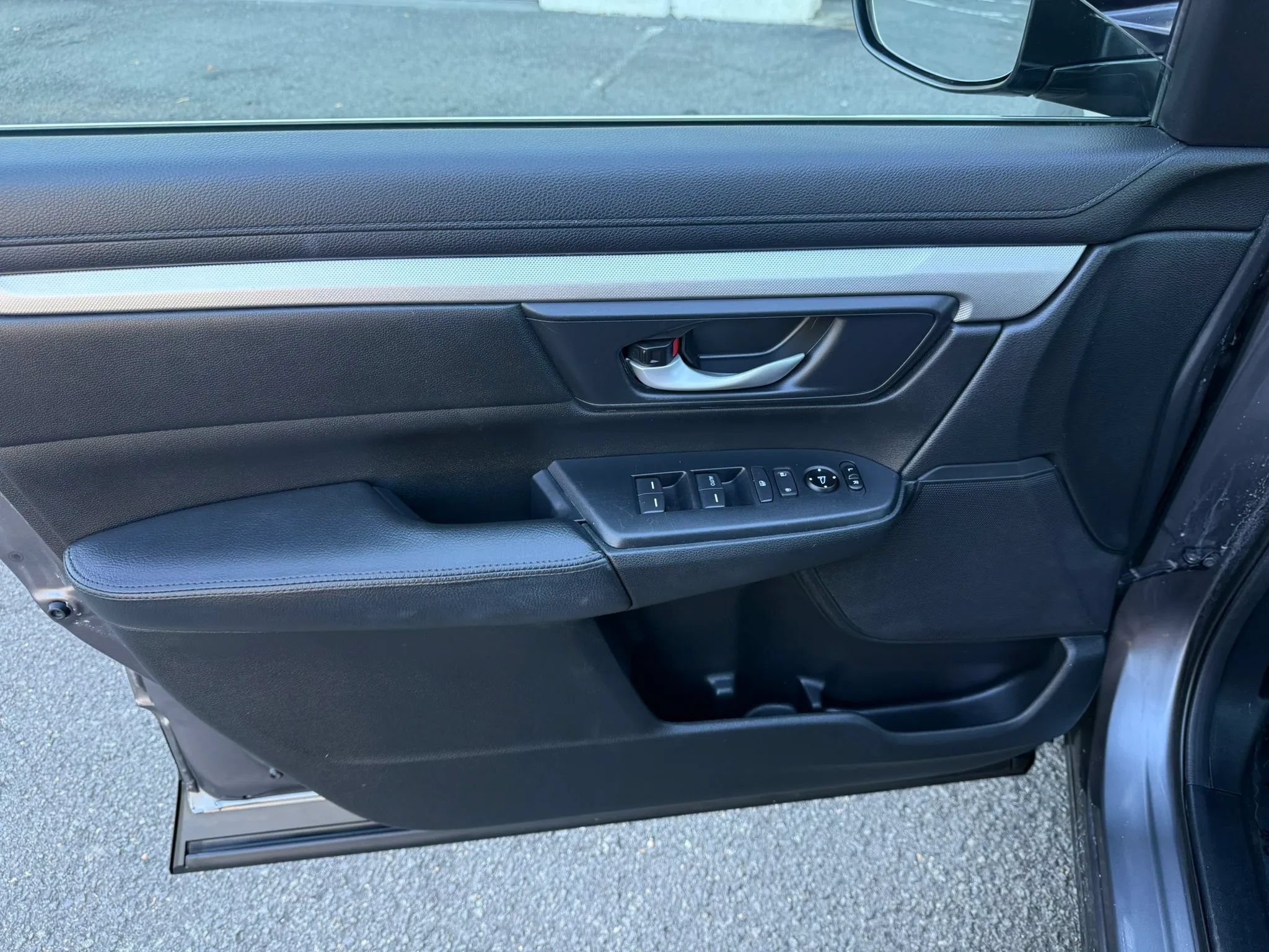 Used 2018 Honda CR-V LX image 16