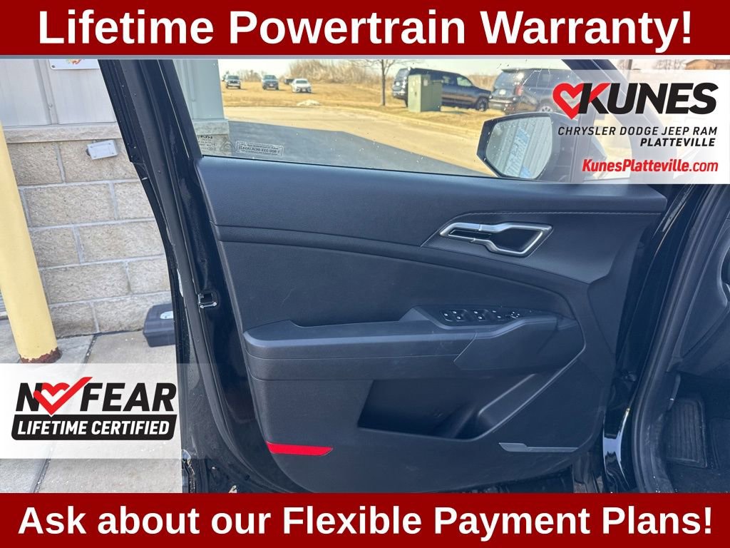 Used 2025 Kia Sportage LX image 12