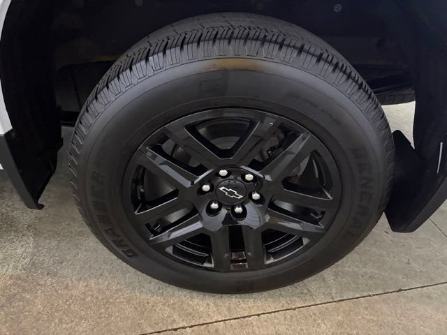 Used 2023 Chevrolet Silverado 1500 Custom w/ LPO, Dark Essentials Package AWD/4WD image 9