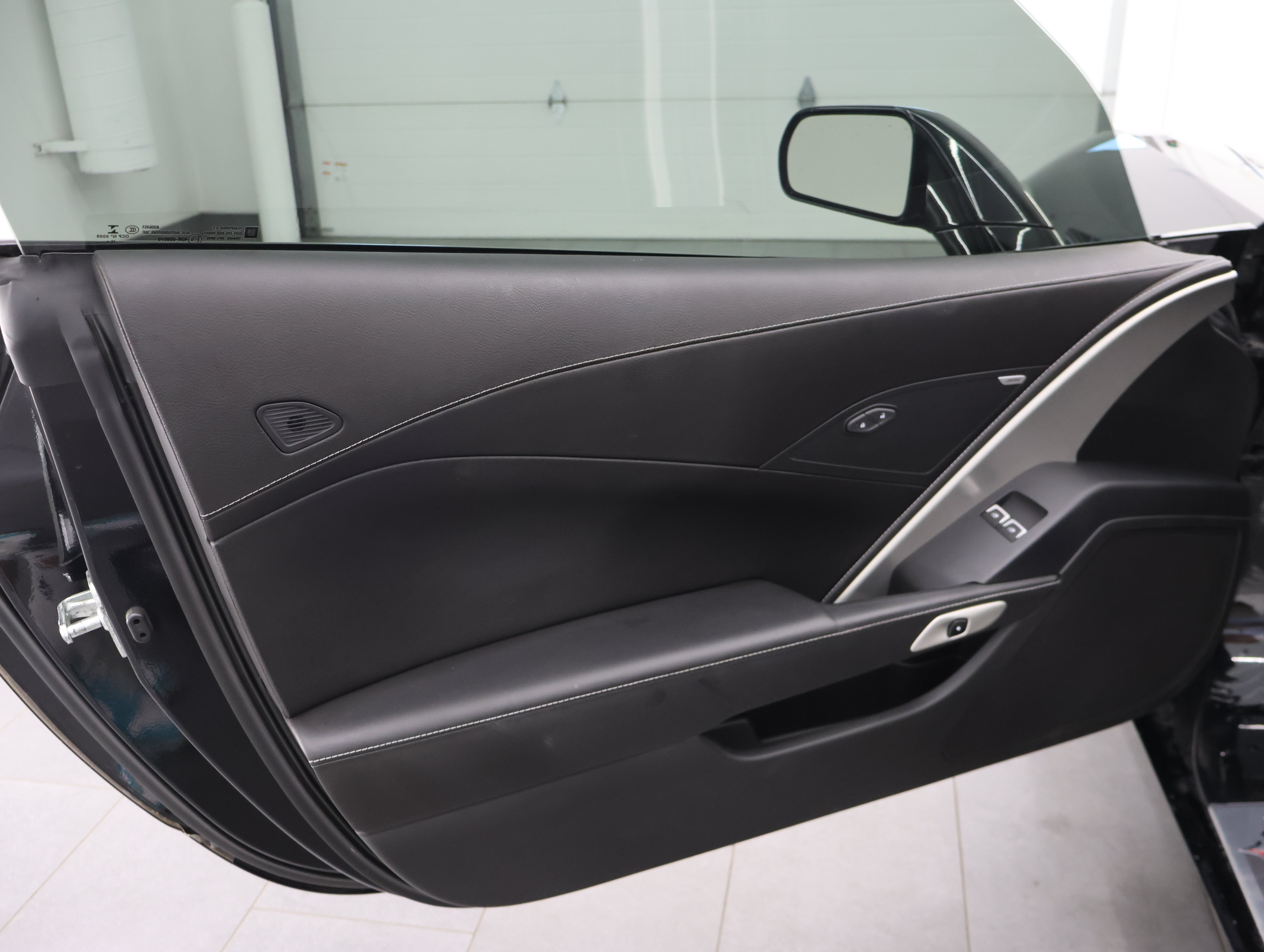 Used 2016 Chevrolet Corvette Stingray Coupe w/ Carbon Flash Badge Package RWD image 31
