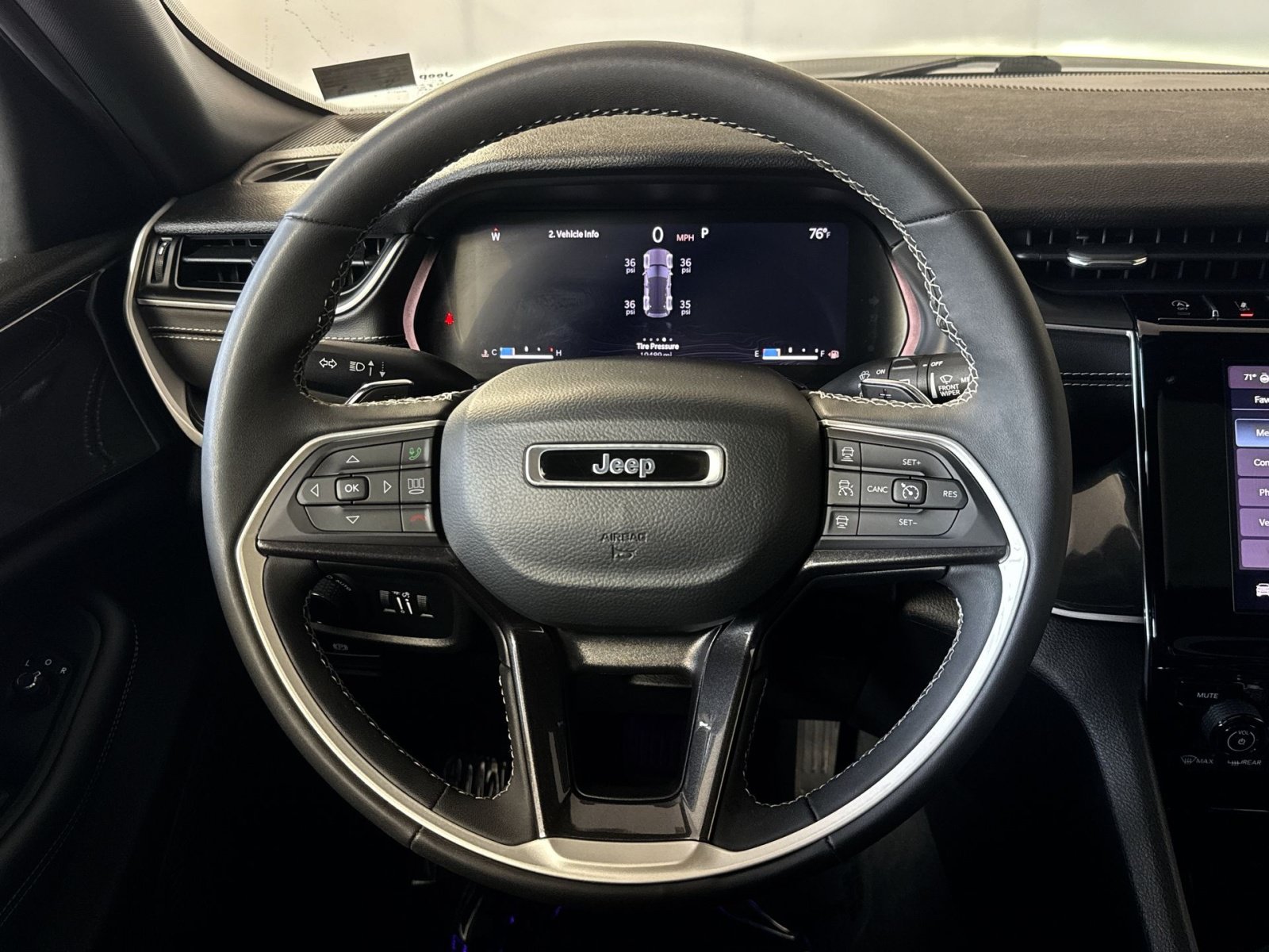 Used 2023 Jeep Grand Cherokee Altitude AWD/4WD image 16