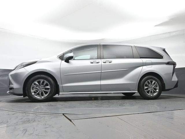 Certified 2023 Toyota Sienna XLE w/ Protection Package (TMS) FWD image 34
