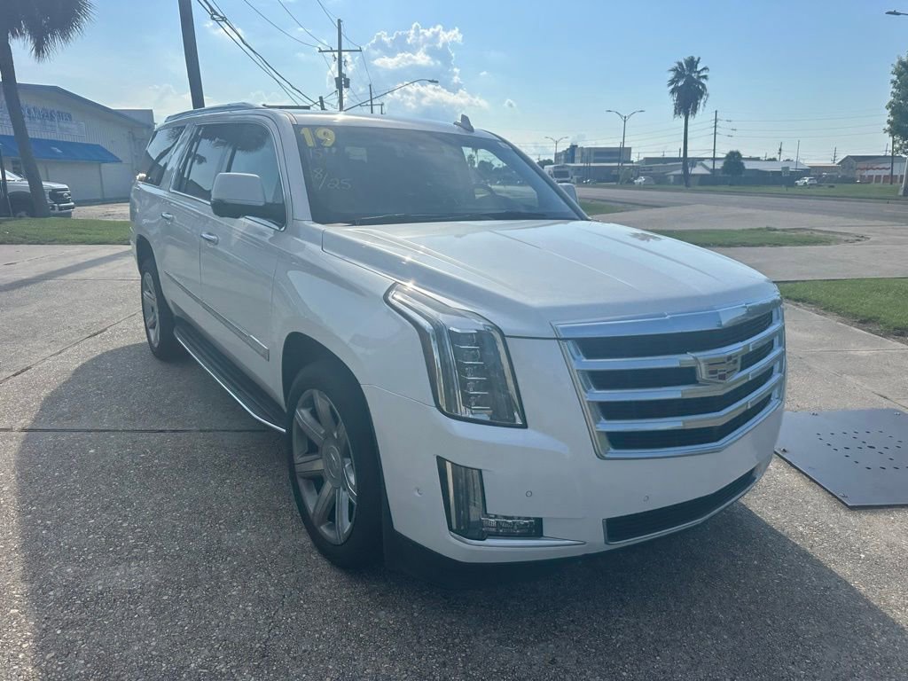 Used 2019 Cadillac Escalade ESV Luxury image 4