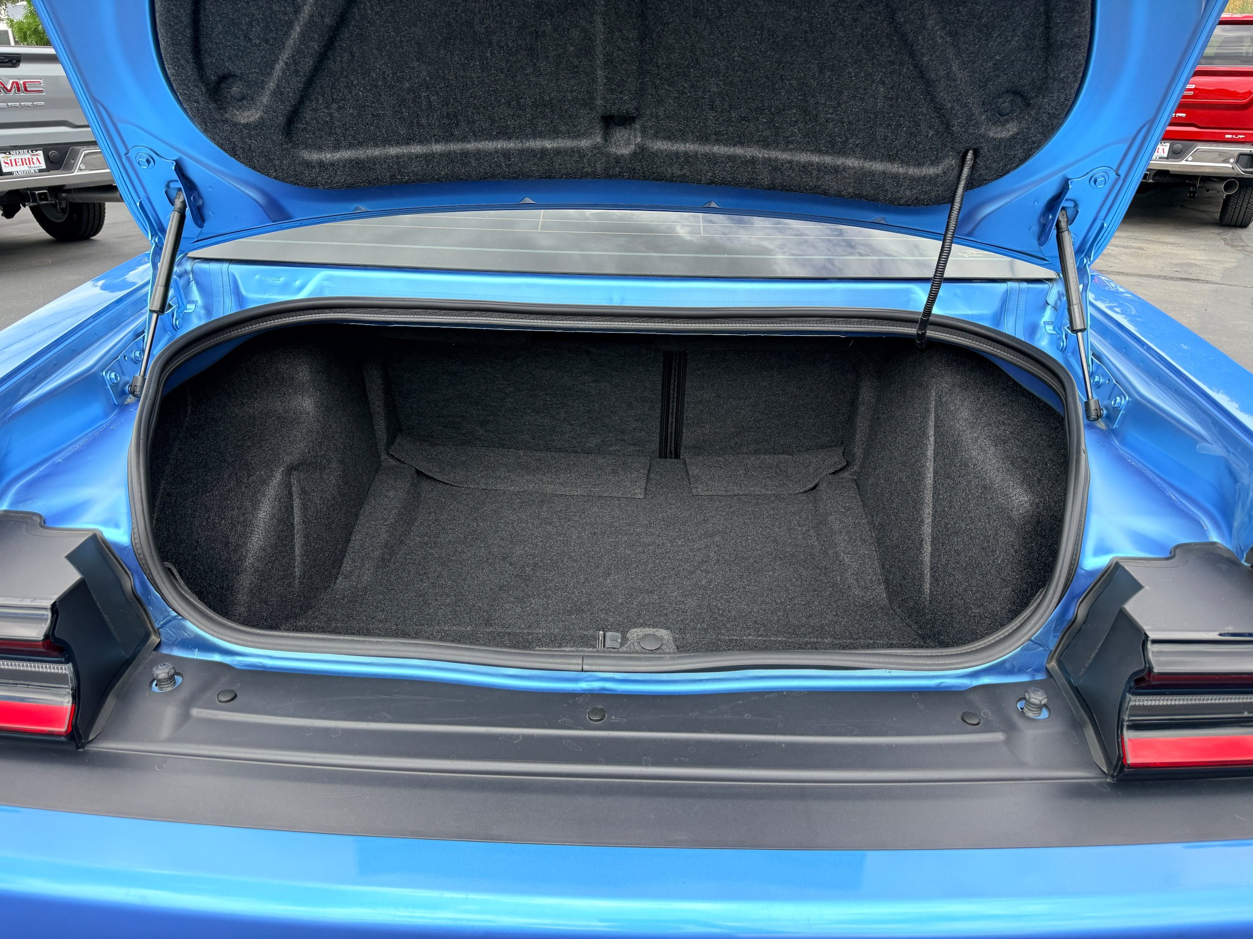 Used 2016 Dodge Challenger R/T Scat Pack w/ Leather Interior Group RWD image 9