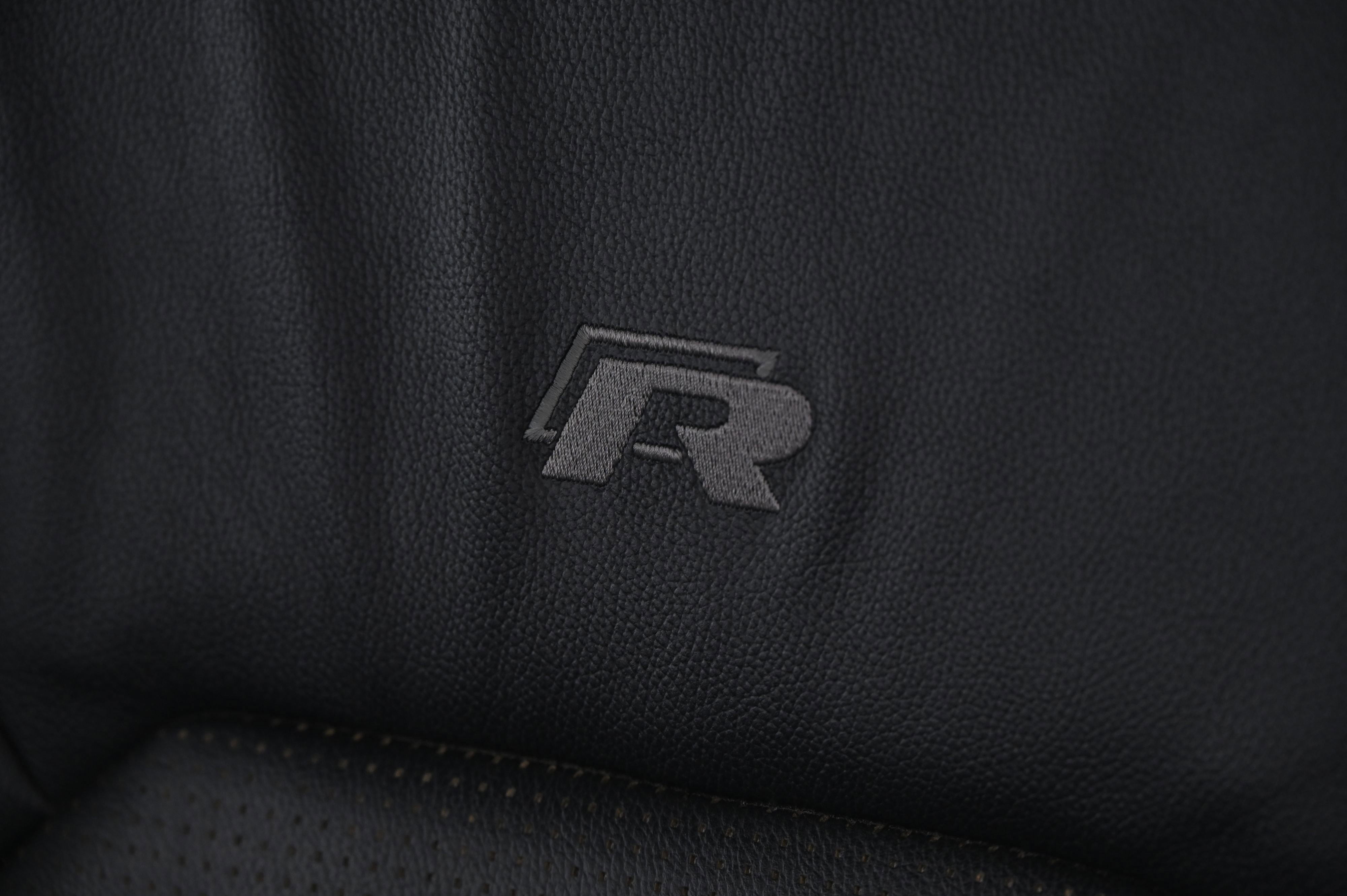 Used 2018 Volkswagen Golf R 4-Door image 30