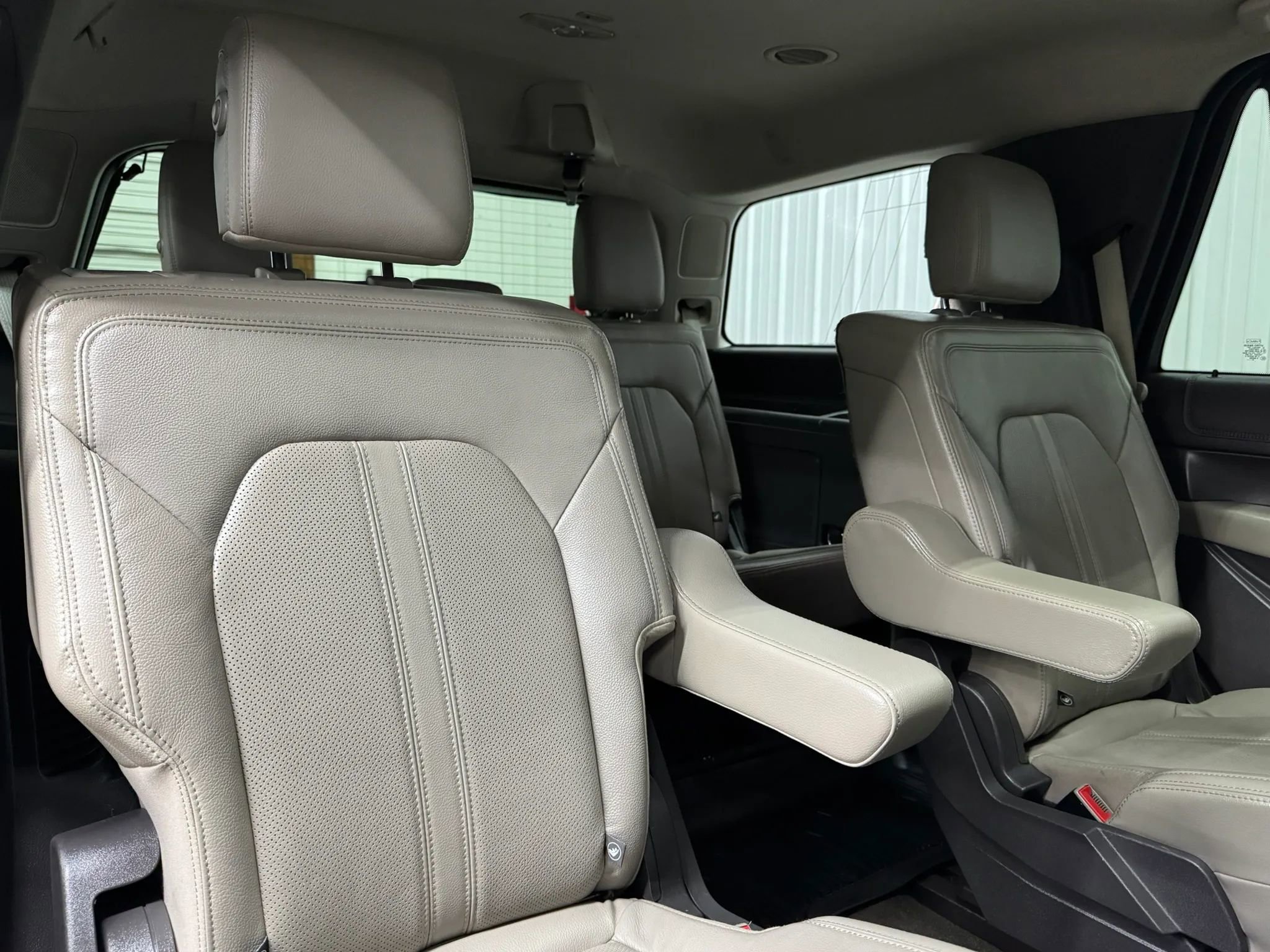Used 2019 Ford Expedition Limited w/ Equipment Group 302A RWD image 15