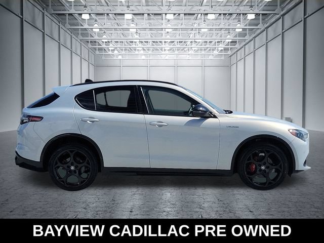 Used 2025 Alfa Romeo Stelvio Sprint w/ Veloce Package AWD/4WD image 8