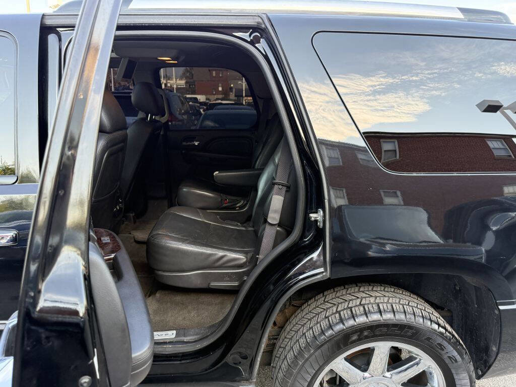 Used 2011 GMC Yukon Denali image 26