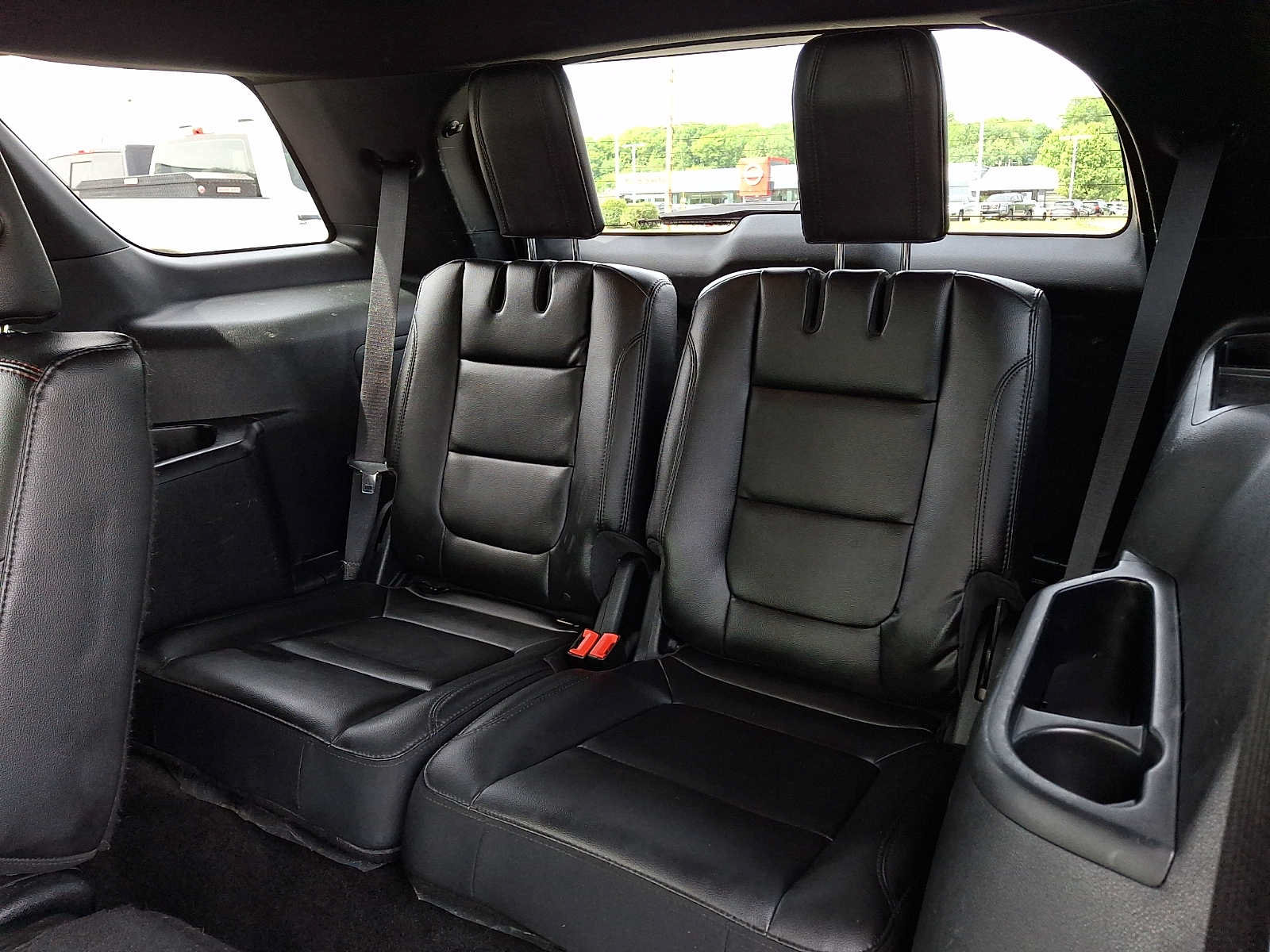 Used 2018 Ford Explorer XLT w/ Equipment Group 202A AWD/4WD image 10