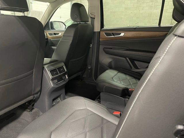 Used 2025 Volkswagen Atlas SE image 14