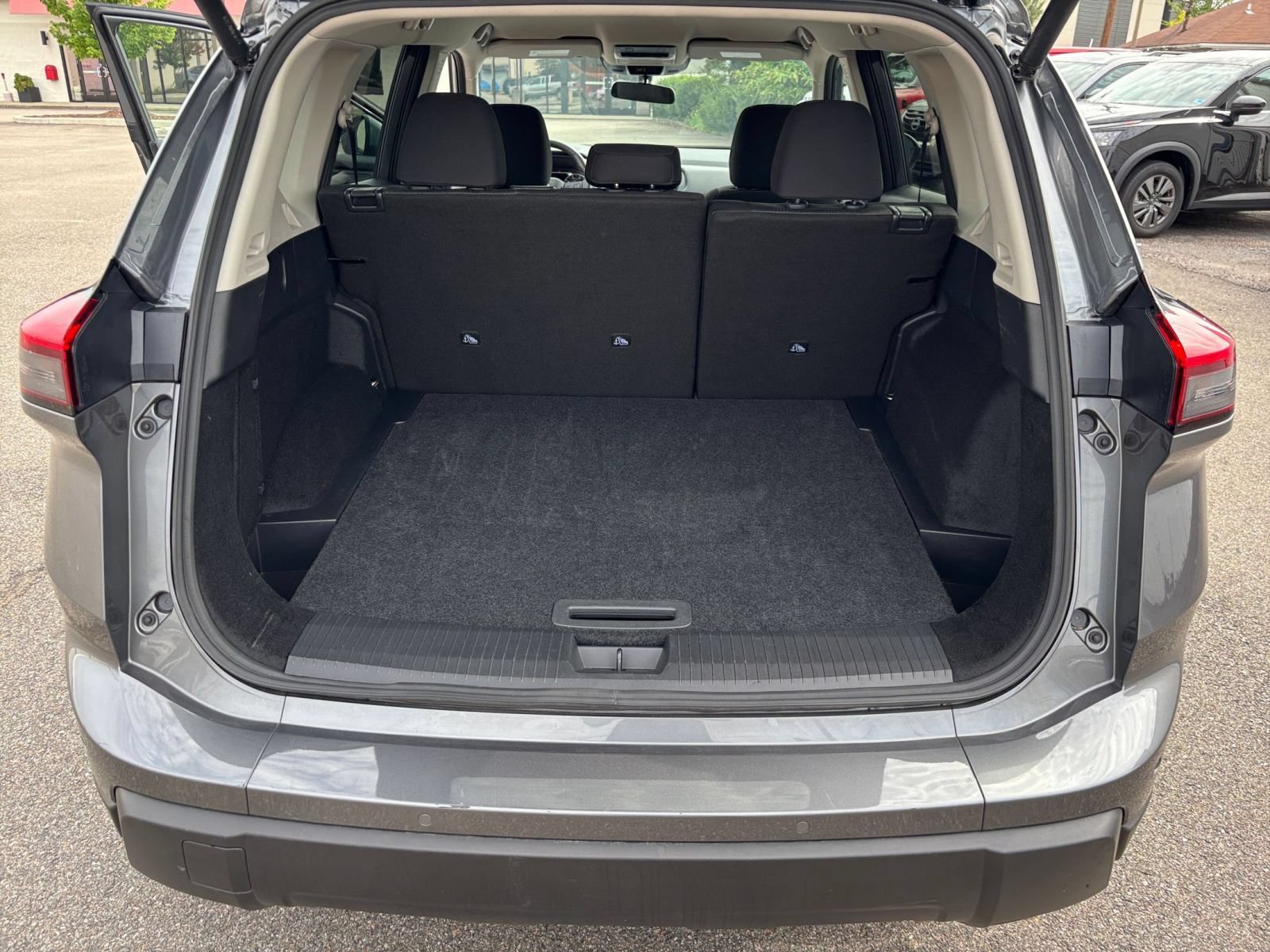 Used 2026 Nissan Rogue SV AWD/4WD image 32