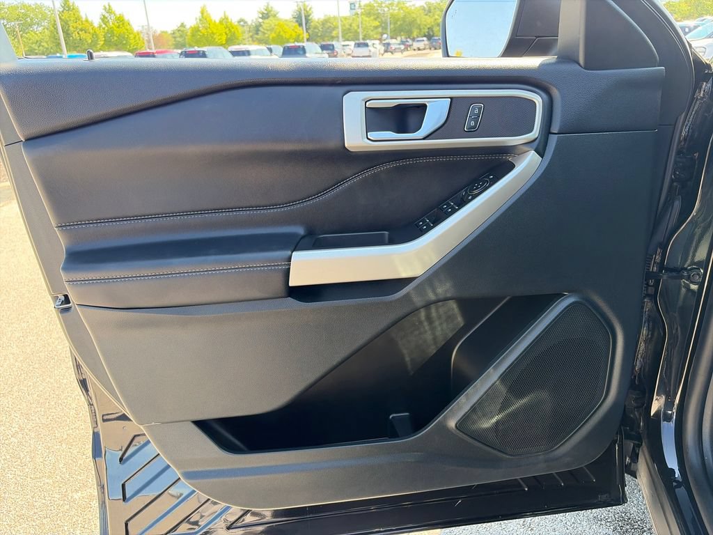 Used 2023 Ford Explorer XLT w/ Equipment Group 202A AWD/4WD image 12