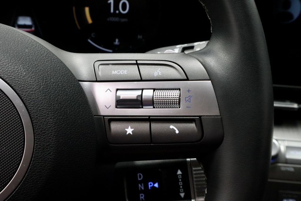 Certified 2025 Hyundai Kona SEL AWD/4WD image 32