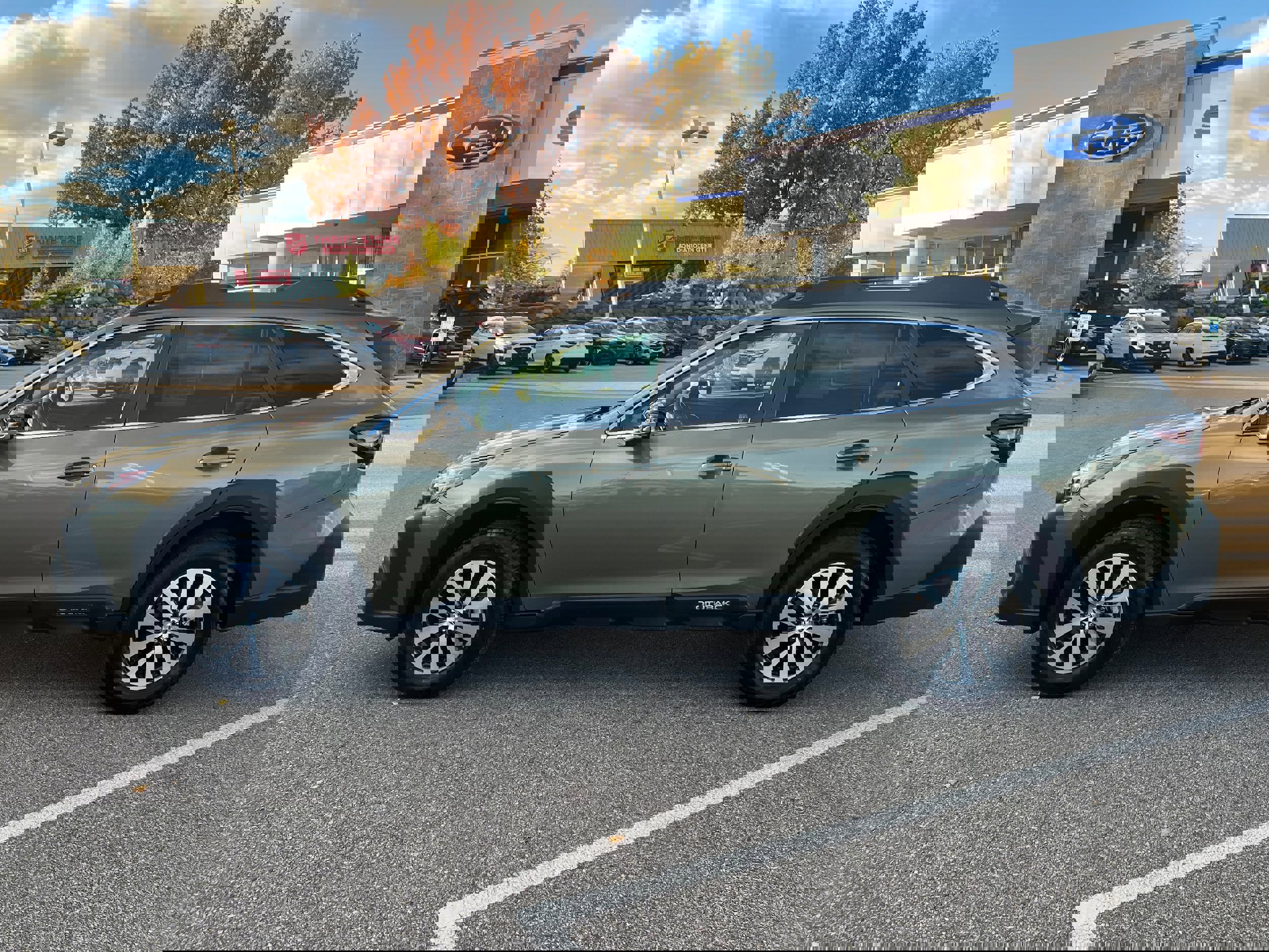 Certified 2025 Subaru Outback Premium w/ Popular Package #1A image 4