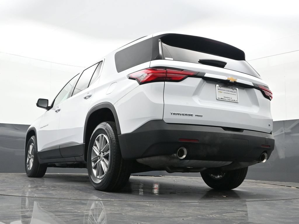 Used 2023 Chevrolet Traverse LT w/ Rear Camera Mirror Package AWD/4WD image 33