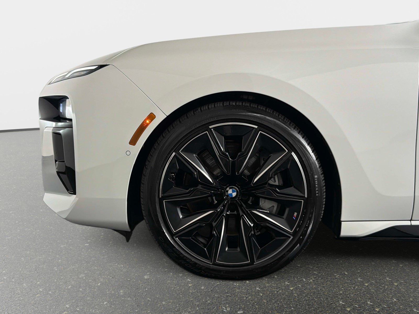 Used 2023 BMW 760i xDrive AWD/4WD image 20