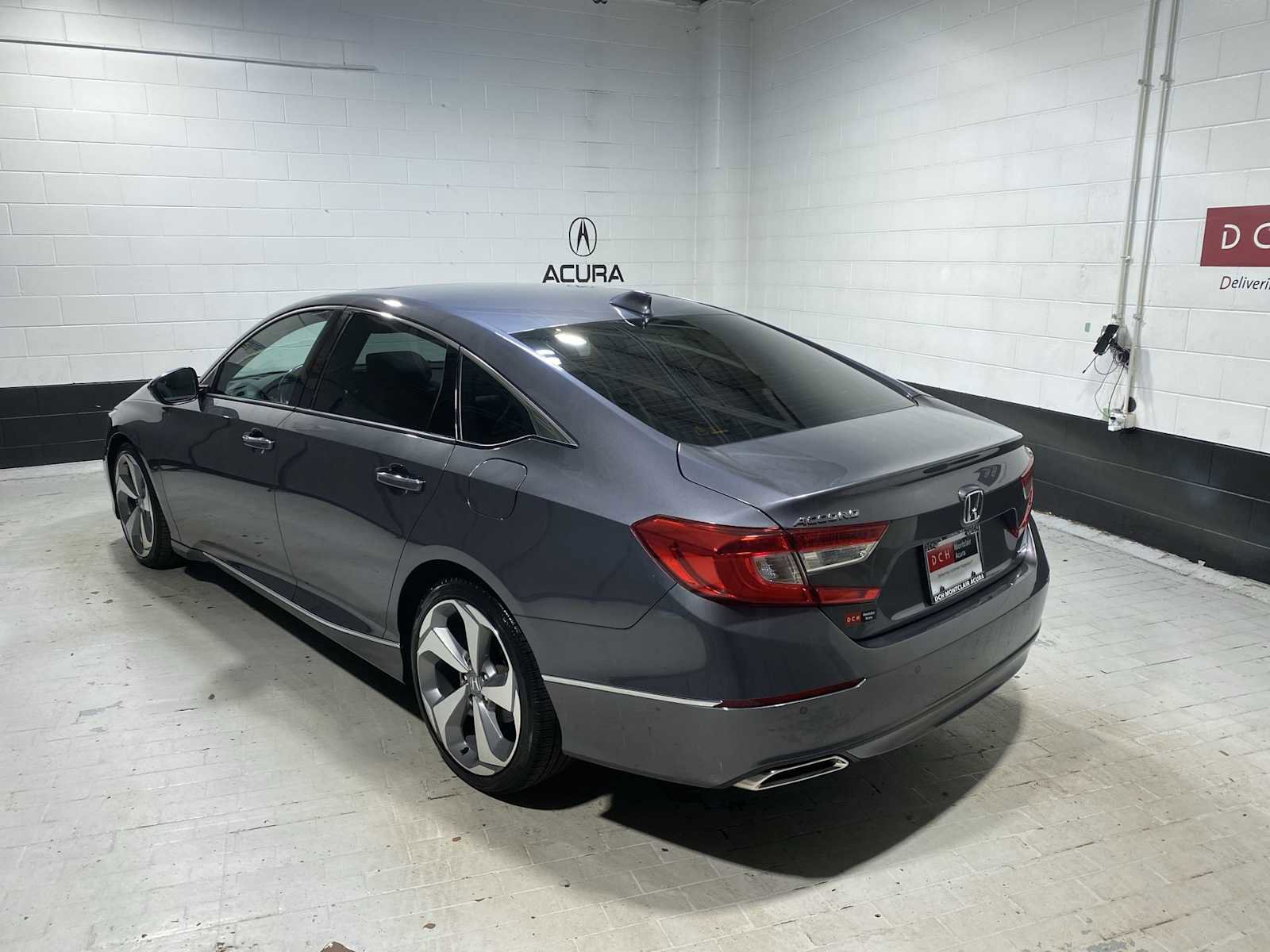 Used 2018 Honda Accord Touring image 4