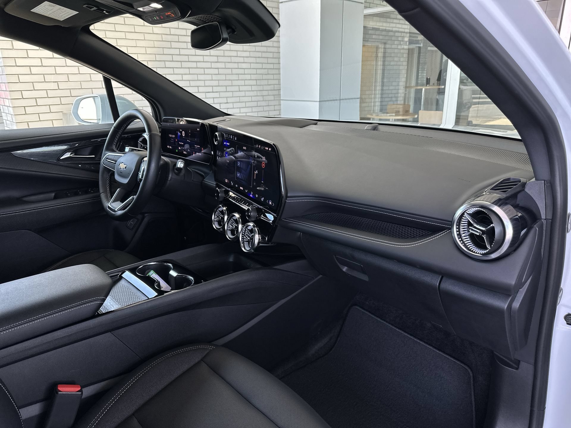 Used 2025 Chevrolet Blazer EV LT AWD/4WD image 27