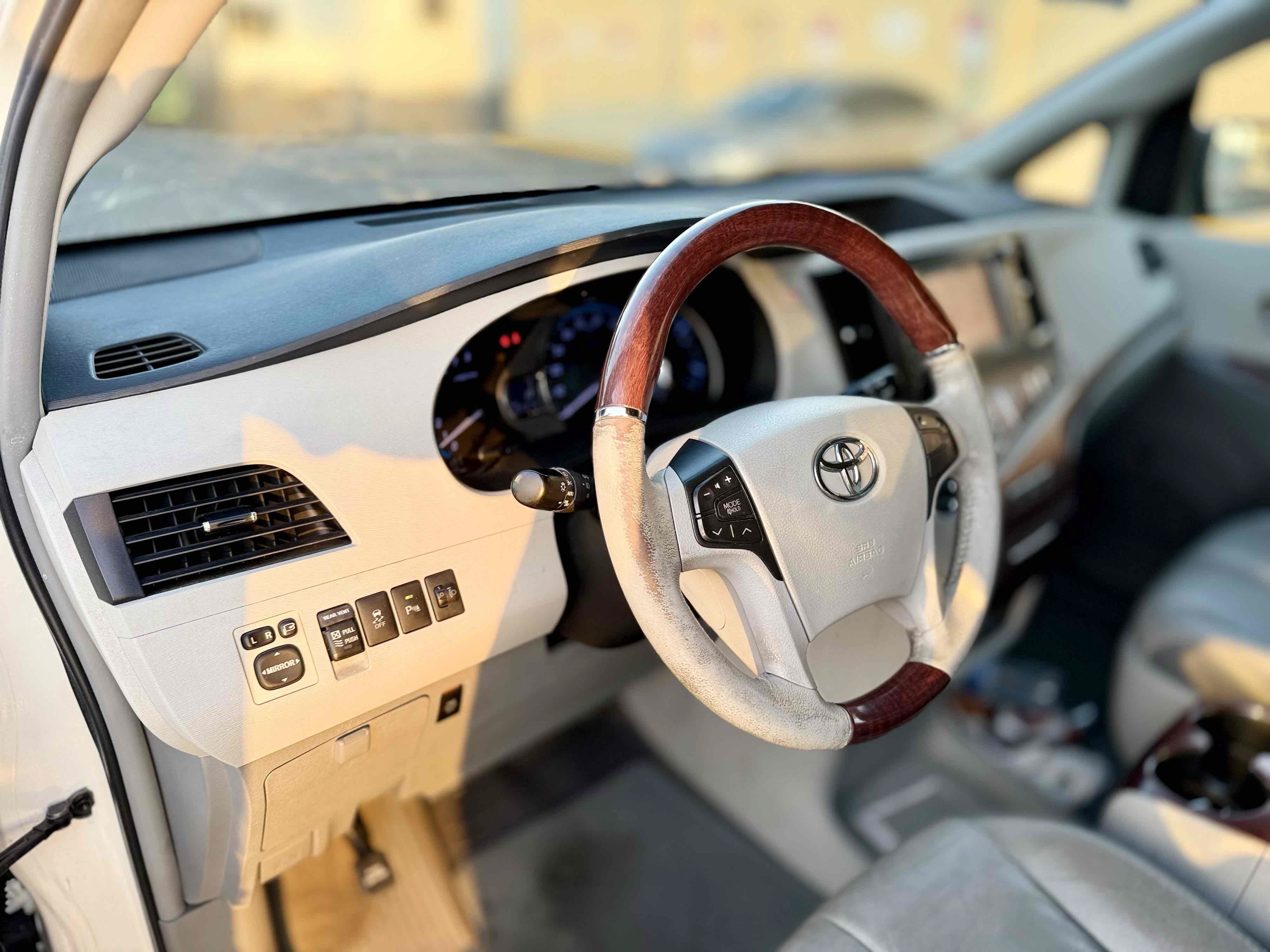Used 2012 Toyota Sienna Limited w/ Premium Pkg AWD/4WD image 17