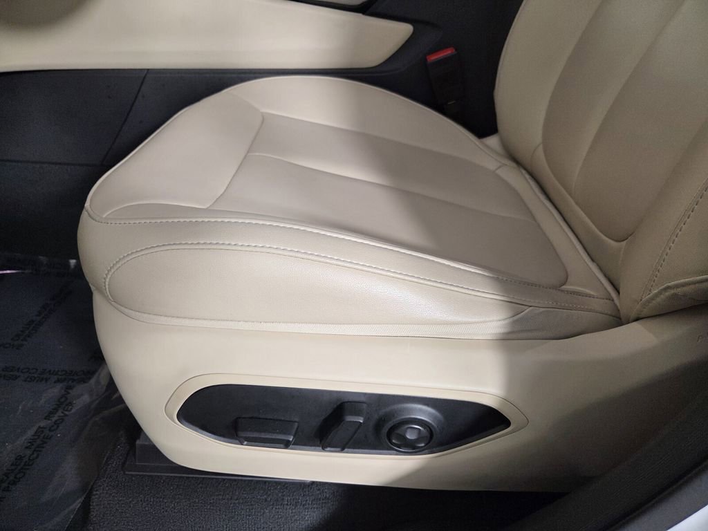 Certified 2025 Jeep Grand Cherokee Limited image 24