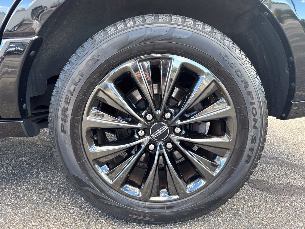 Used 2016 Lincoln Navigator Select AWD/4WD image 14