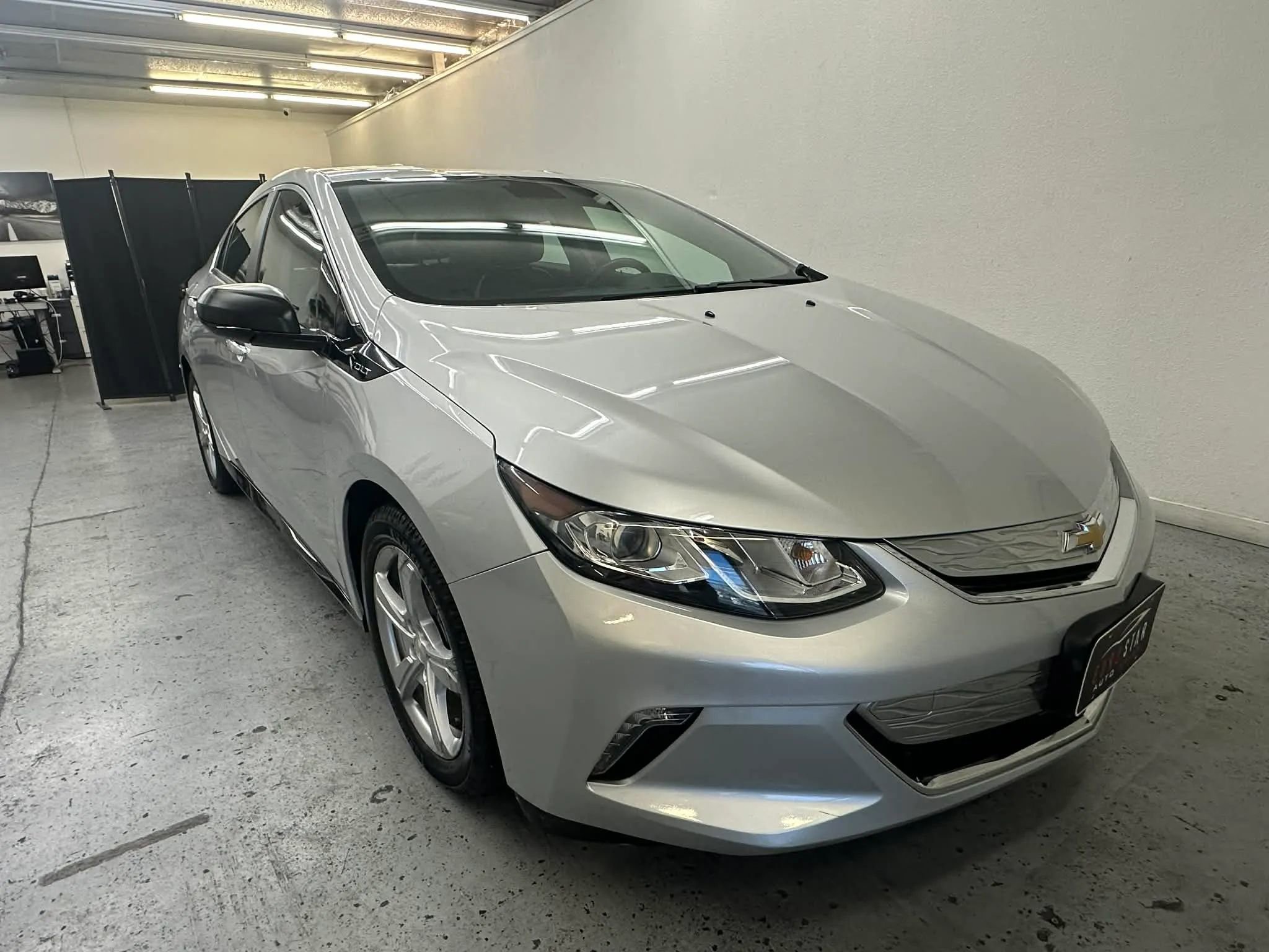 Used 2017 Chevrolet Volt LT w/ Comfort Package image 32