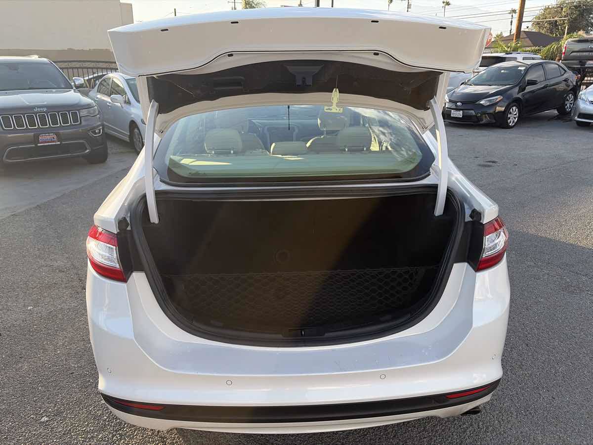 Used 2013 Ford Fusion SE FWD image 17