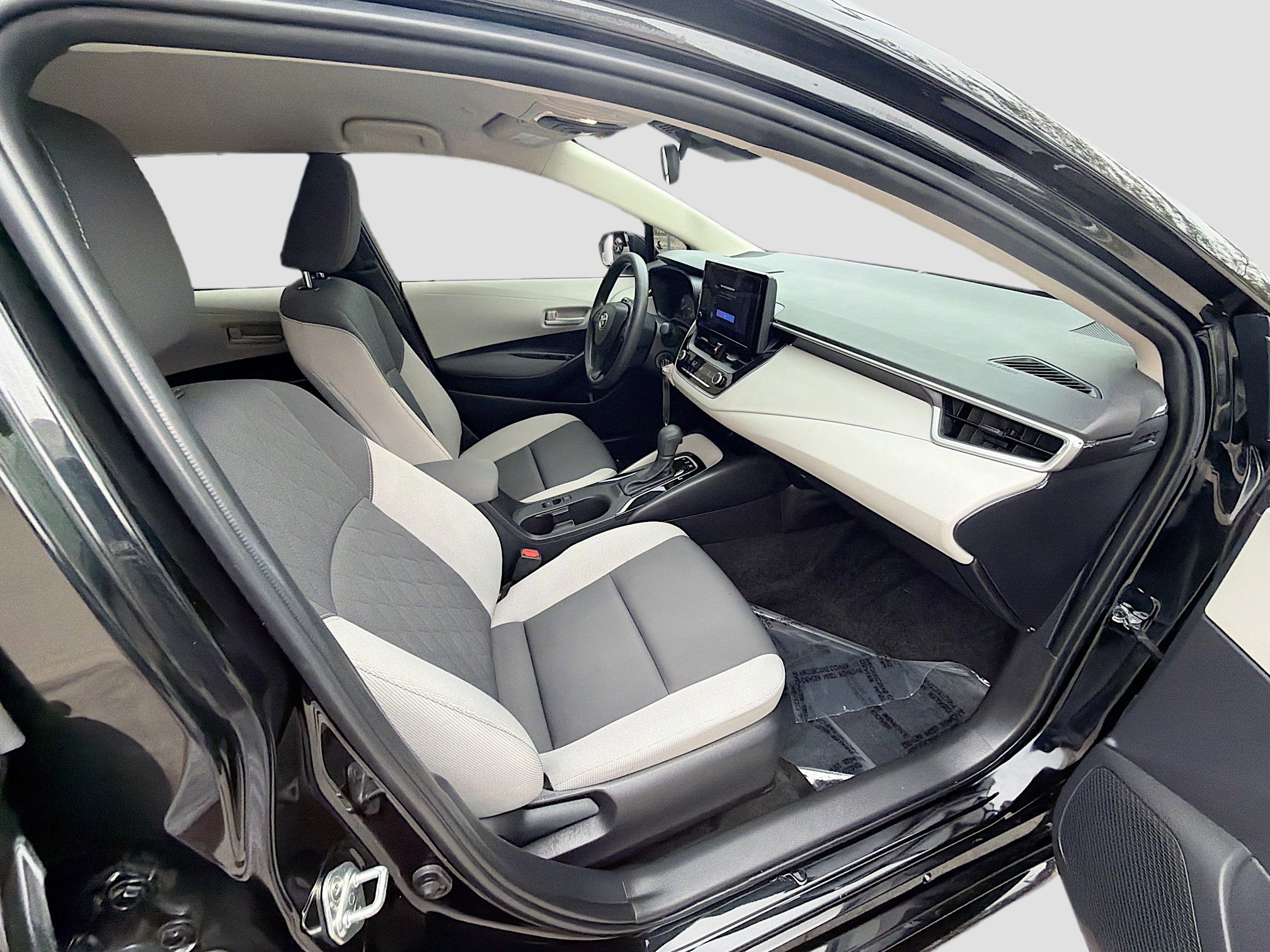 Used 2024 Toyota Corolla LE image 30