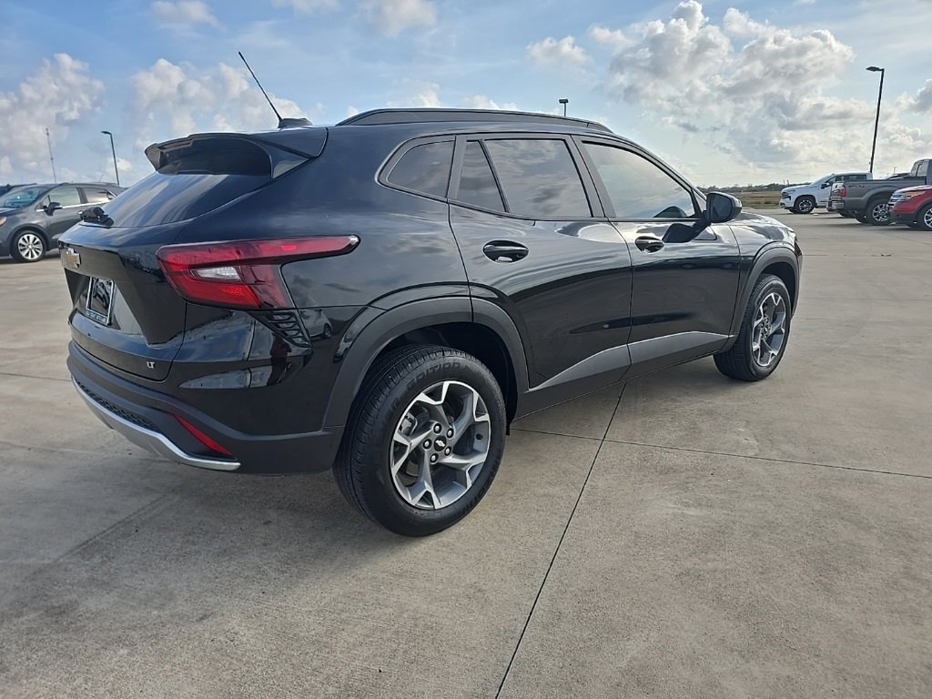 Used 2024 Chevrolet Trax LT w/ Driver Confidence Package image 5