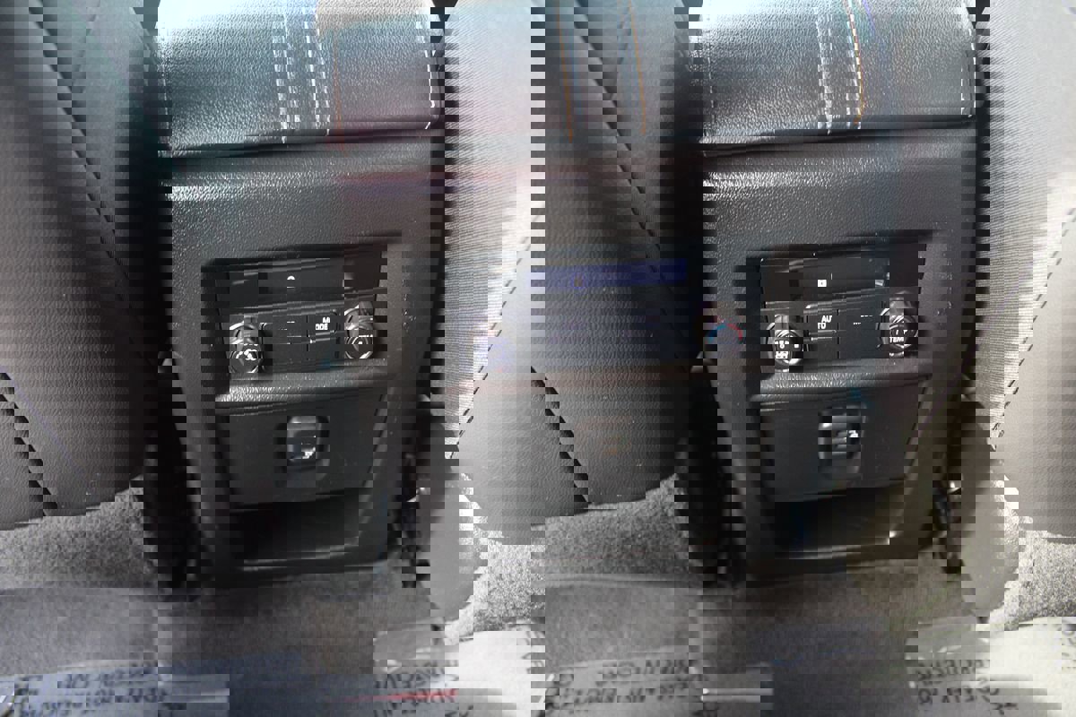 Used 2020 Chevrolet Traverse LT w/ Driver Confidence II Package image 32