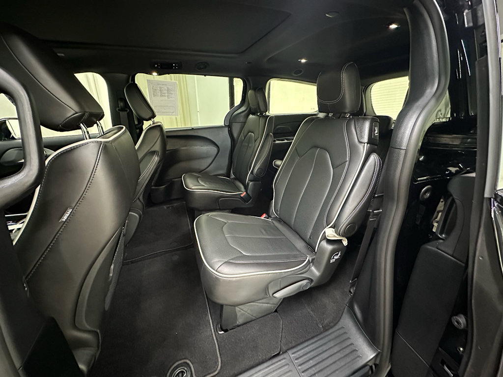 Used 2026 Chrysler Pacifica Limited w/ S Appearance Package FWD image 21