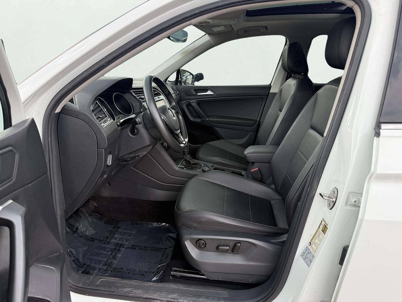 Used 2020 Volkswagen Tiguan SE w/ Panoramic Sunroof Package AWD/4WD image 10