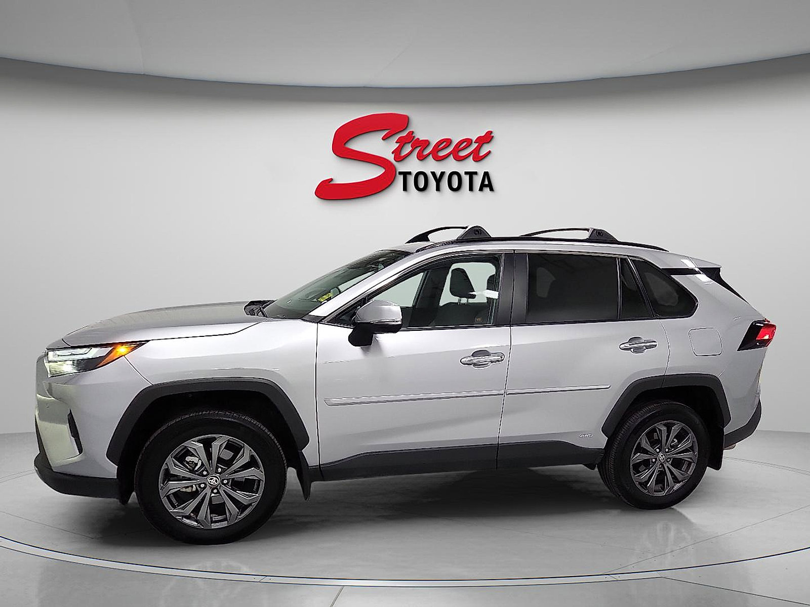 Used 2025 Toyota RAV4 Limited AWD/4WD image 2