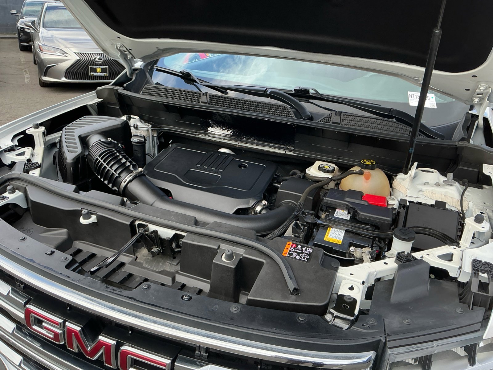 Used 2022 GMC Acadia SLE image 23