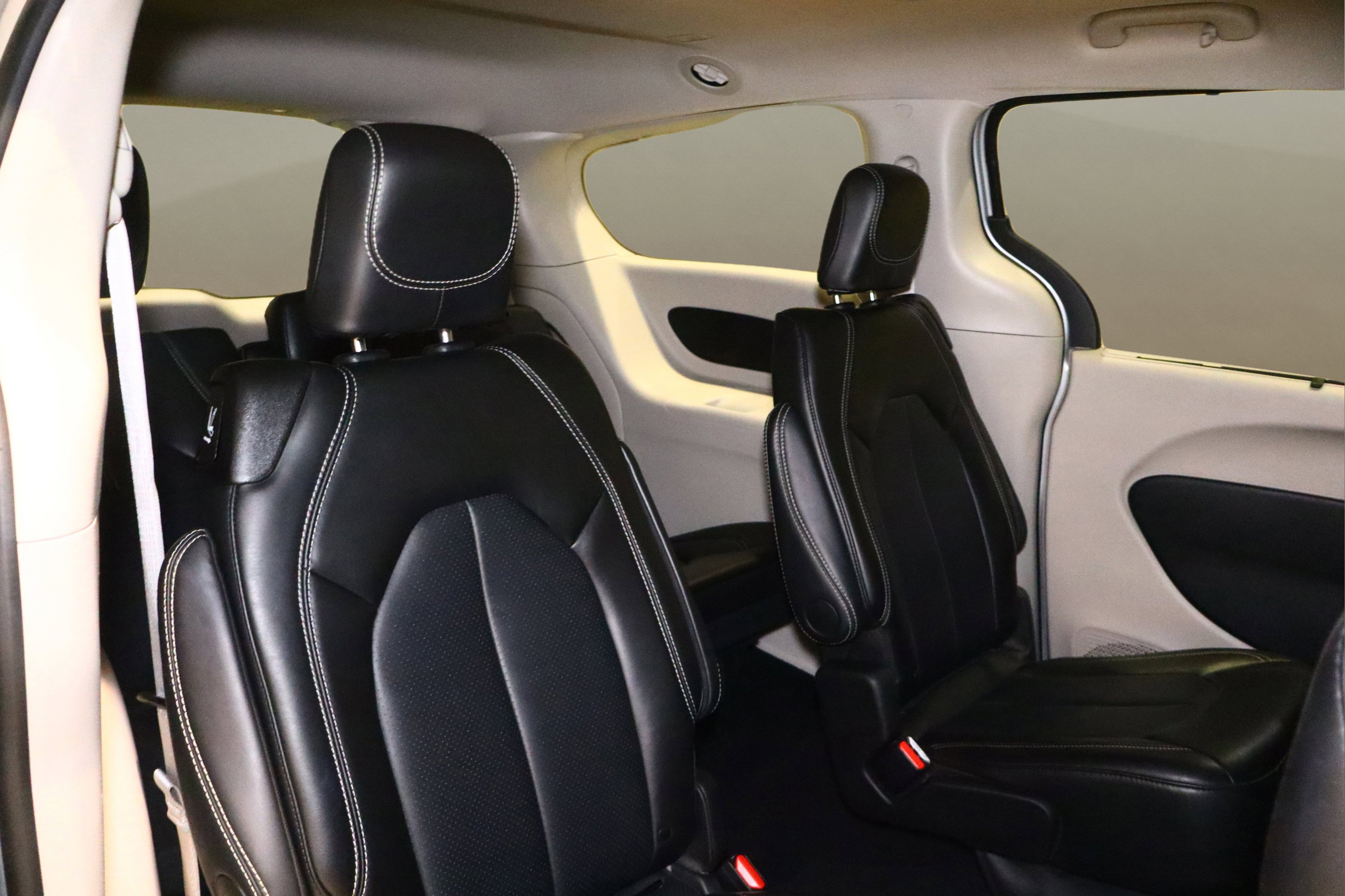 Used 2024 Chrysler Pacifica Touring-L image 20