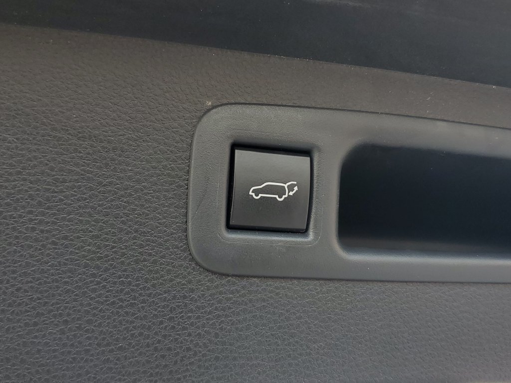 Used 2023 Toyota Highlander XLE FWD image 11