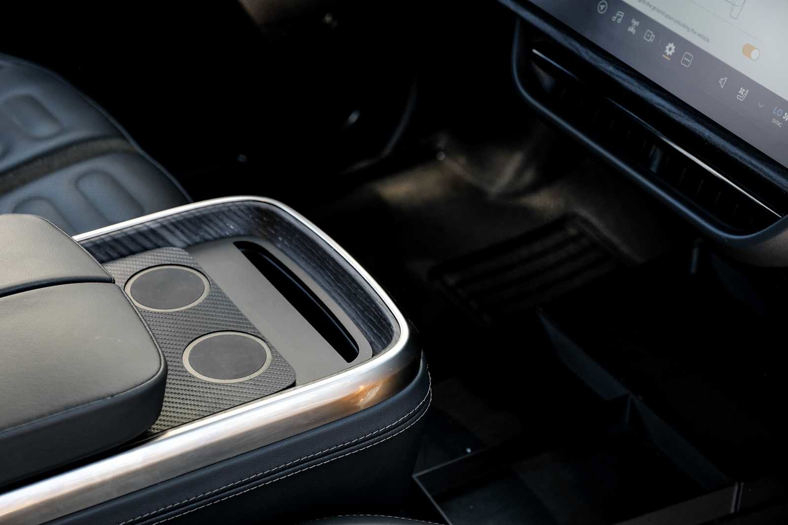 Used 2023 Rivian R1S Adventure image 24