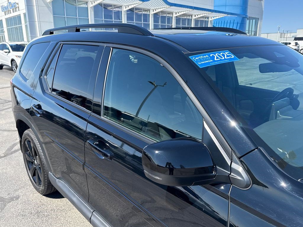 Certified 2025 Honda Pilot Black Edition image 14