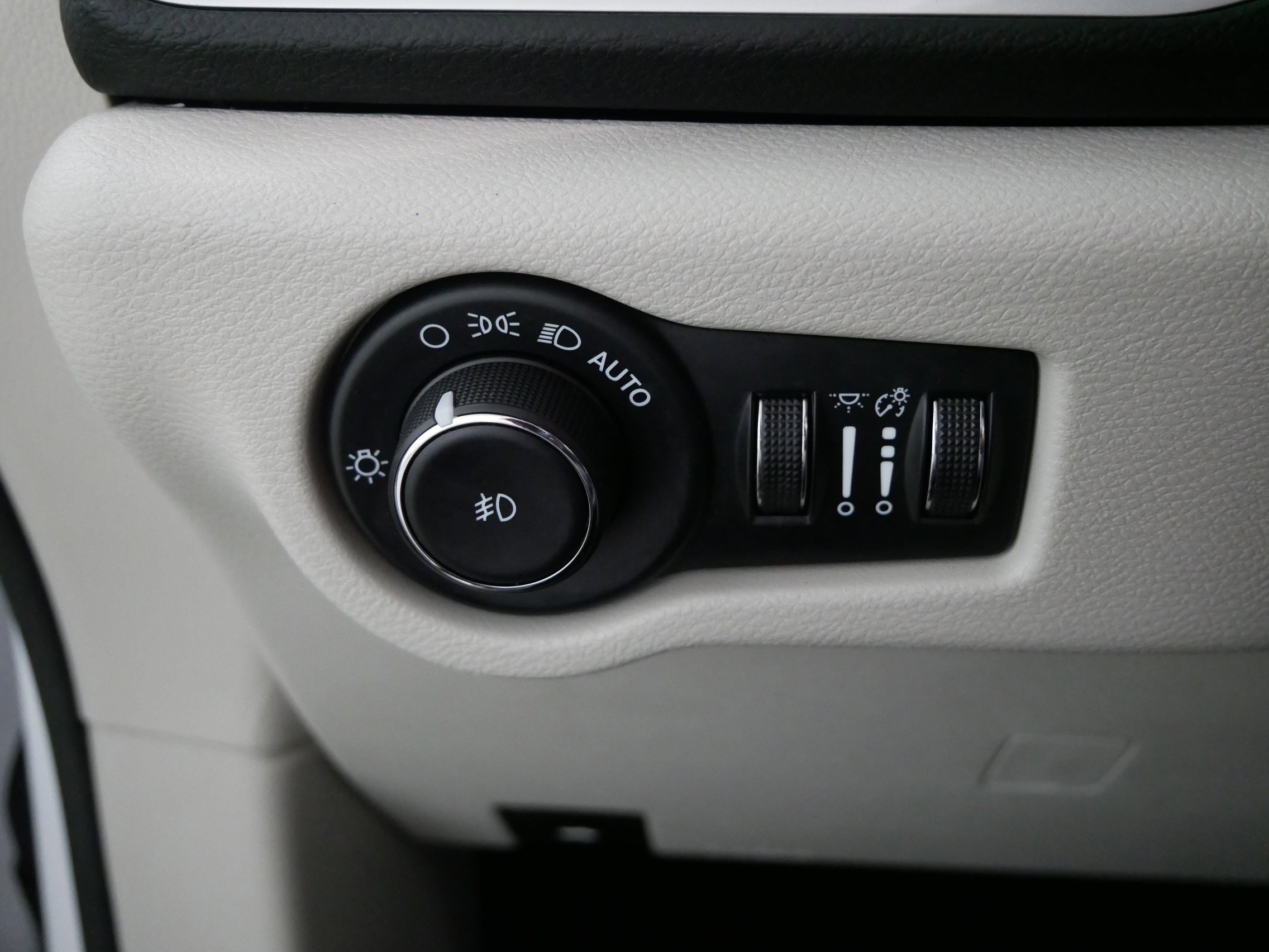 Used 2024 Chrysler Pacifica Touring-L image 26