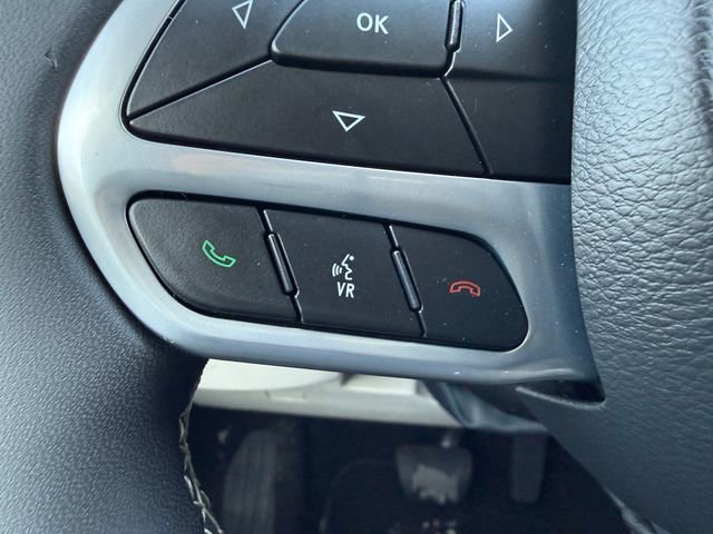 Used 2024 Chrysler Pacifica Touring-L image 18