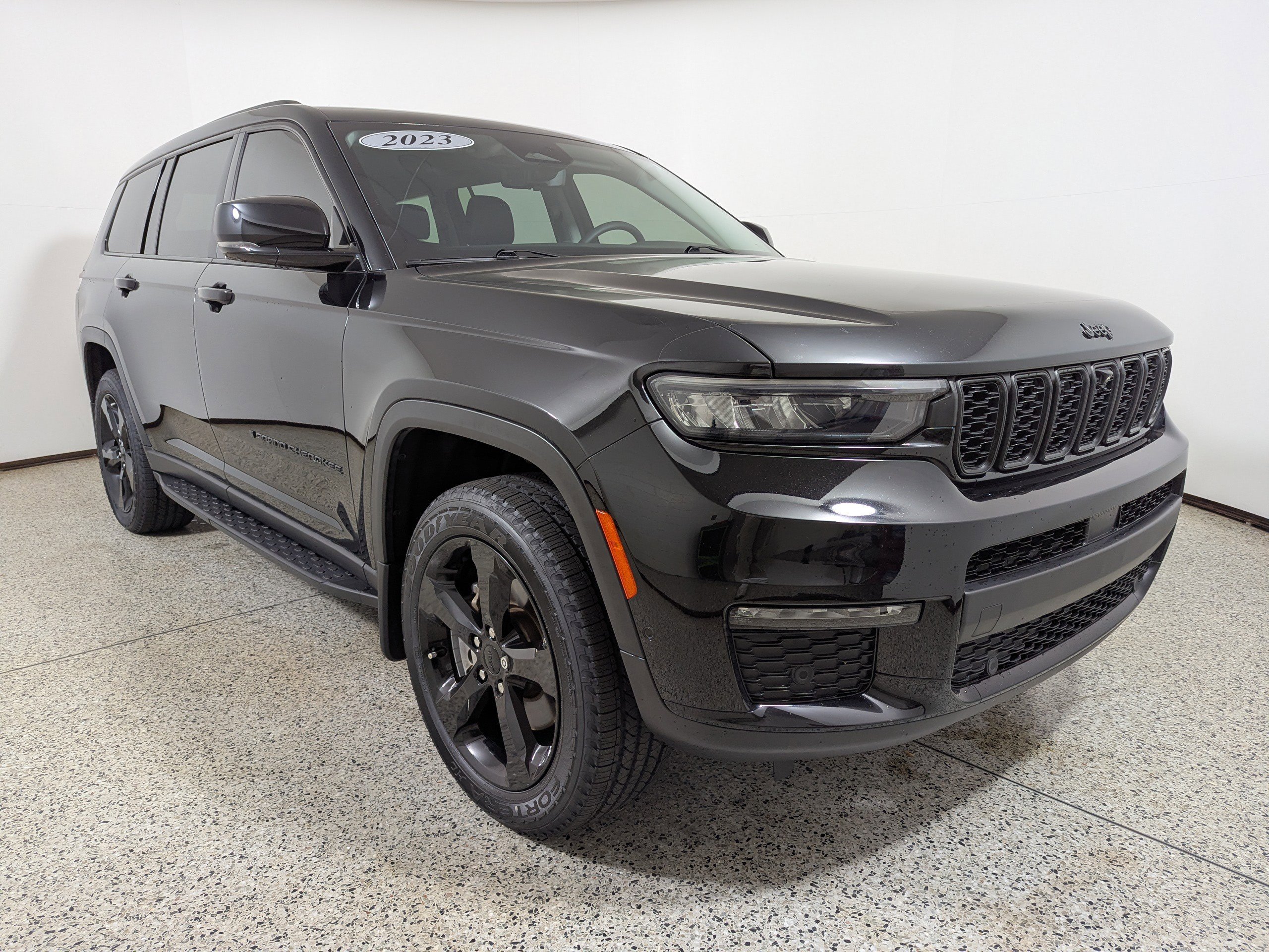 Used 2023 Jeep Grand Cherokee L Limited w/ Luxury Tech Group II AWD/4WD image 1