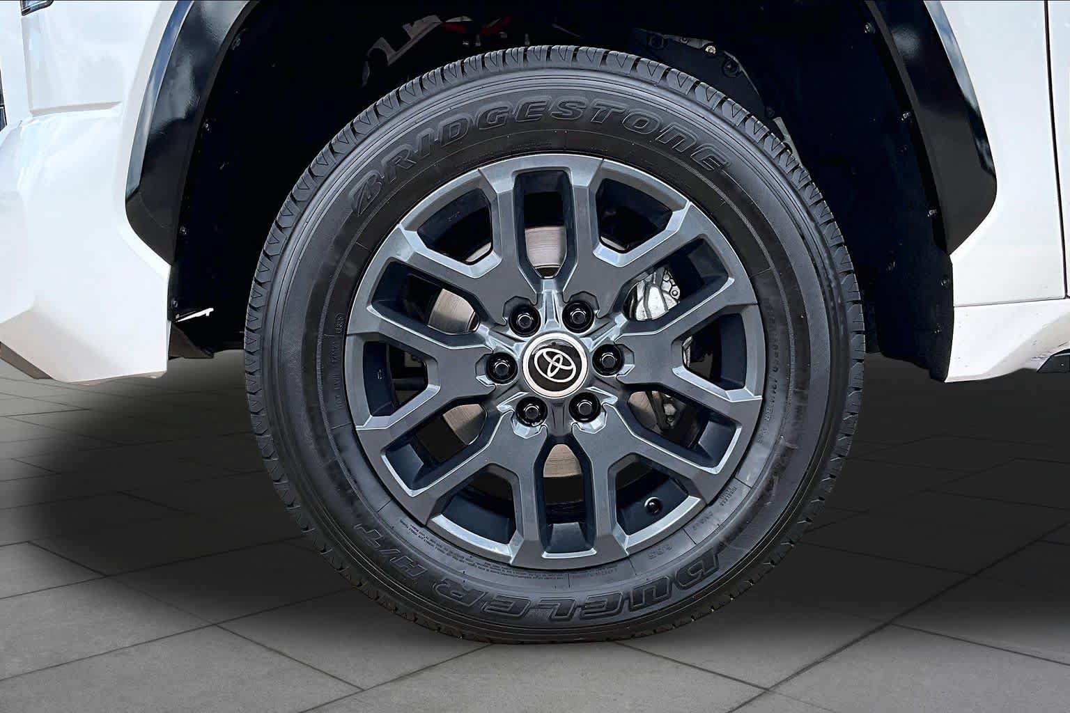 Used 2024 Toyota Tundra Platinum AWD/4WD image 11