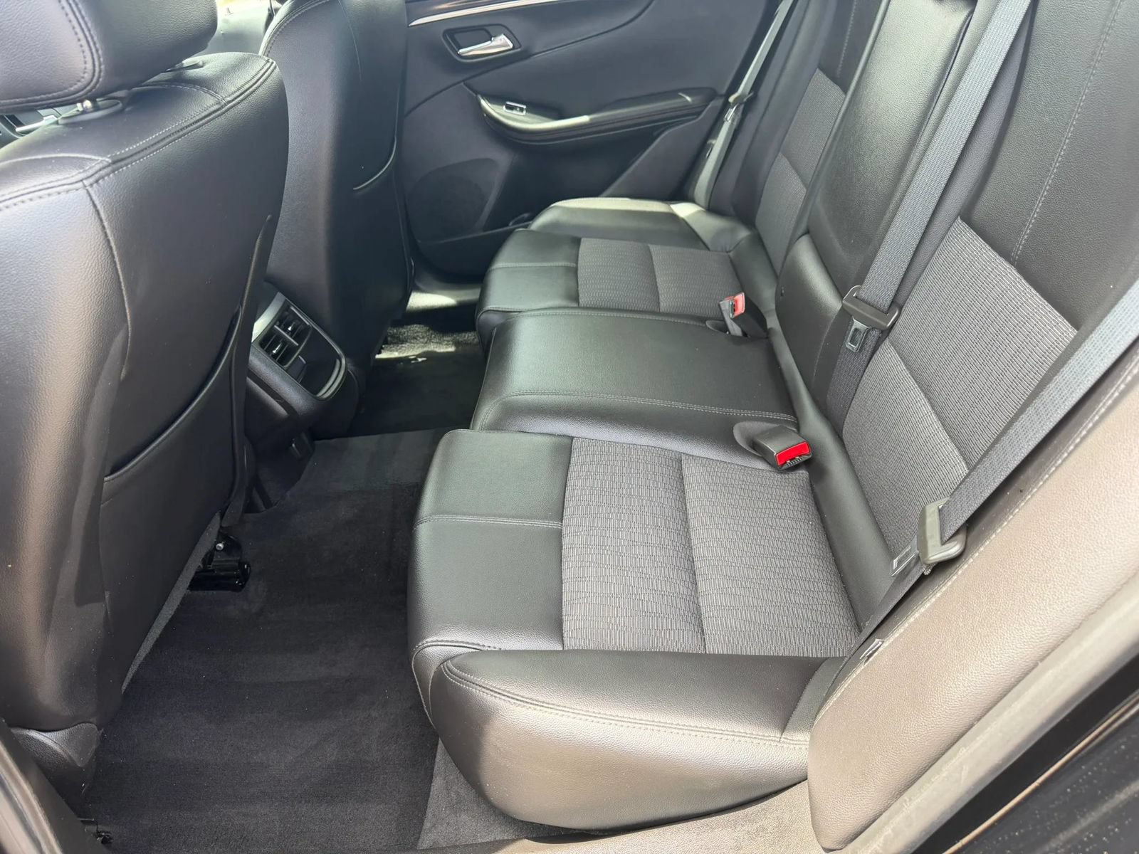 Used 2019 Chevrolet Impala LT FWD image 25