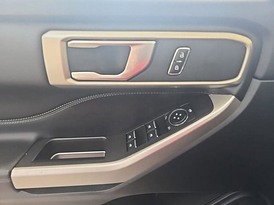 Used 2023 Ford Explorer XLT w/ Equipment Group 202A image 13