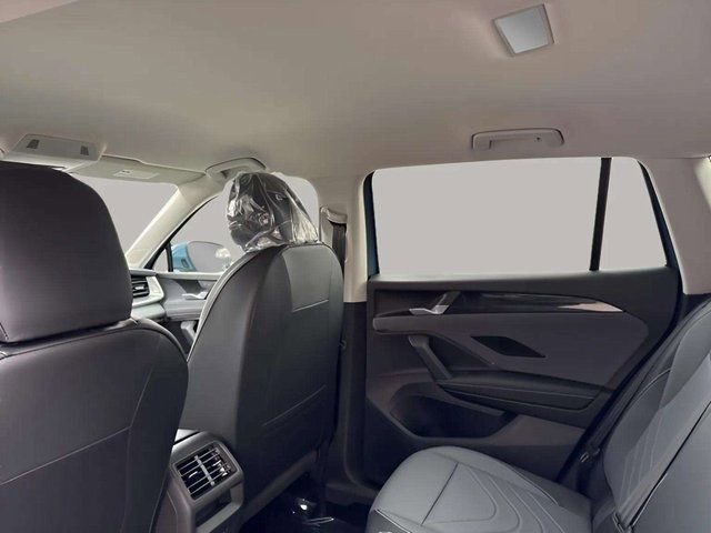 New 2026 Volkswagen Tiguan SE image 7