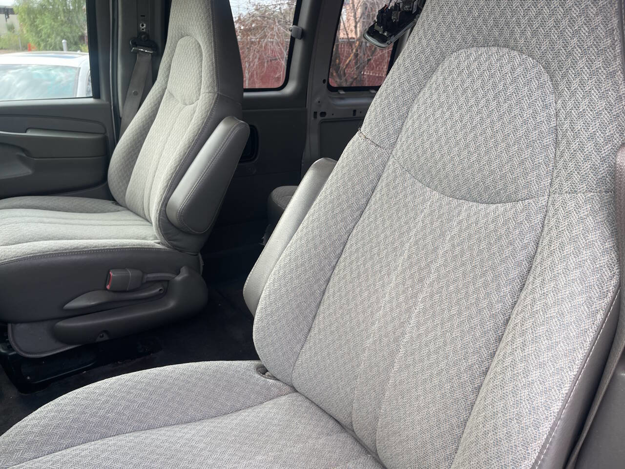 Used 2008 Chevrolet Express 1500 Passenger w/ LT Preferred Equipment Group image 15